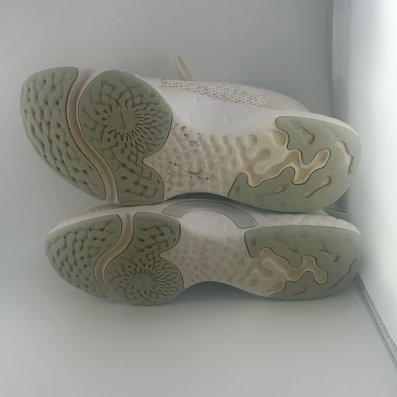 NIKE renew girls/kids/youth gray/white lace up sneakers/shoes size 5.5 - Picture 7 of 7